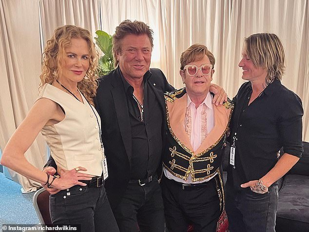 After the concert, Nicole happily posed with Elton, along with her husband Keith and Channel Nine entertainment reporter Richard Wilkins.