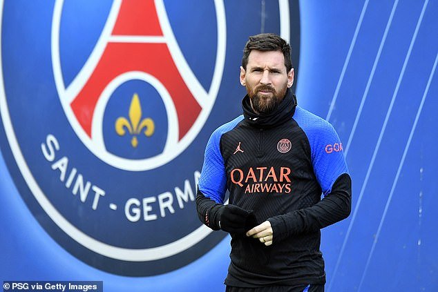 Messi returns to training with Paris Saint-Germain after Argentina's World Cup victory in December.
