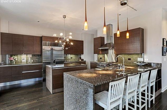 The couple even had plans to move in together, and in 2017, Easterbrook shelled out $2.5 million for a sprawling 3,500-square-foot, 19th-floor, 3-bedroom, 3.5-bathroom luxury condo in Chicago.
