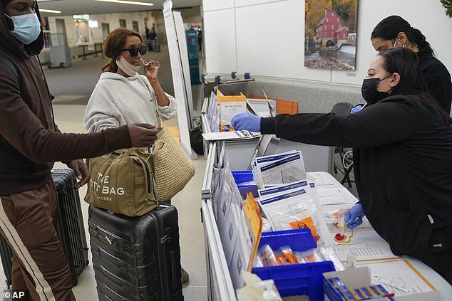The US now has expanded its genomic sequencing program to 7 airports across the country, with disembarking passengers volunteering to take anonymous Covid tests for study purposes