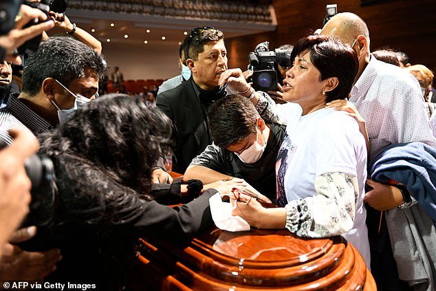 Elizabeth Otavalo (right) cries over the coffin of her daughter, María Bernal, on September 22.