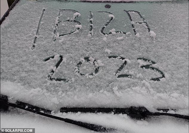 One resident wrote 'Ibiza 2023' in the snow on a windscreen after the island was hit by the cold snap