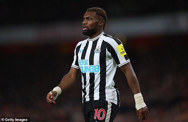 Newcastle to consider offers for winger Allan Saint-Maximin if they can sign Anthony Gordon