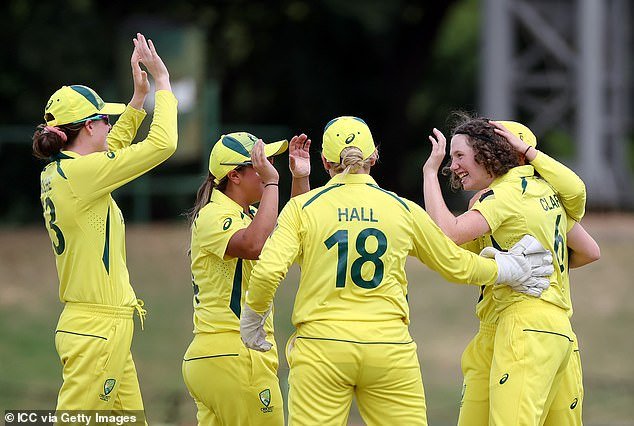 Australia looked in complete control after cutting England to 7-45 in their innings