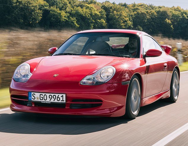 Note: Porsche's streamlined 911 is the world's most eye-catching car, AutoTrader research finds