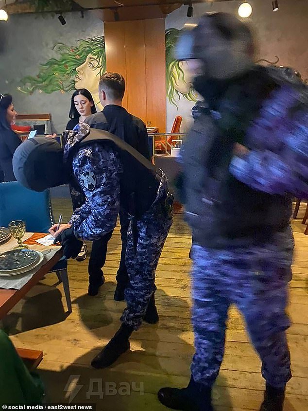 Olesya Ovchinnikova and Alexey Ovchinnikov were detained in Krasnodar, Russia for talking together of their support for Ukraine while they ate a restaurant