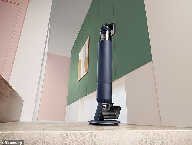 The Bespoke Jet features an all-in-one clean station, which keeps a user’s space hygienic while cleaning. When docked, it's able to empty its dustbin automatically without any fine dust escaping