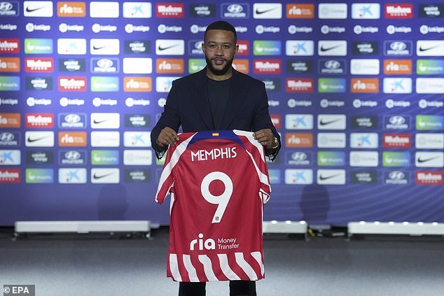 Memphis Depay completed his £2.6m transfer from Barcelona to Atlético Madrid on Friday
