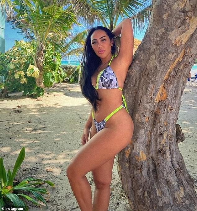 If you have it!  Sophie Kasaei showed off her incredible figure this week when she stripped down to a daring bikini while on a romantic vacation with her boyfriend Jordan Brook in Antigua.