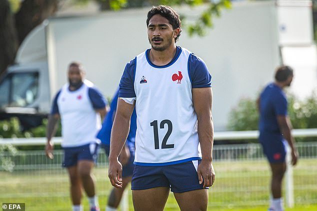 Yoram Moefana has been named at the center for the French confrontation with New Zealand