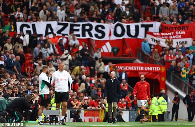United fans expressed their frustration that the sale of the club has yet to take place