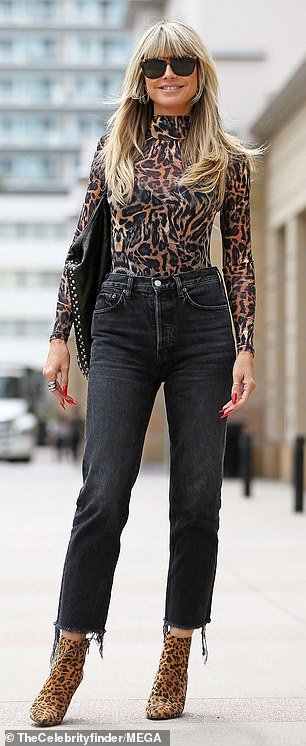 Klum also wore cropped, slightly frayed charcoal-colored jeans and a large, loose black leather bag.