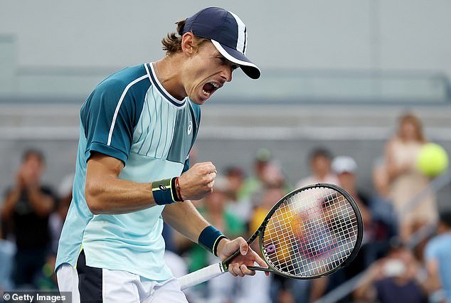 Alex de Minaur has passed Nicolas Jarry with a landslide victory in straight sets at the US Open