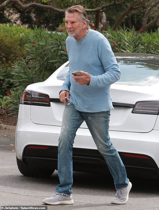 Kenny Loggins, 75, Keeps It Casual In Sweater And Ripped Jeans On Rare ...