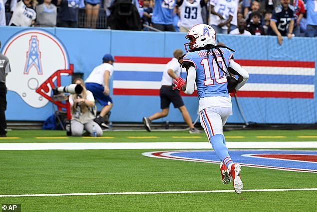 The rookie quarterback found DeAndre Hopkins on a 47-yard pass to give the Titans the lead