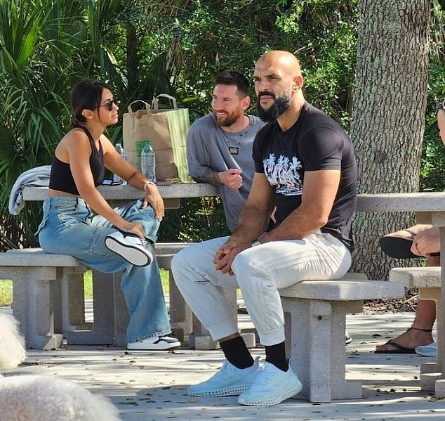 Lionel Messi and Antonela Roccuzzo were relaxing in Florida as their bodyguard sat nearby
