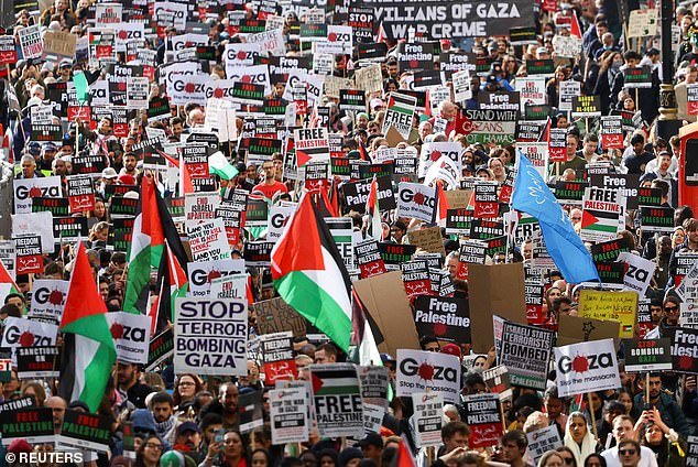 Thousands took to the streets of London on Saturday to take part in peaceful protests in solidarity with the Palestinian people
