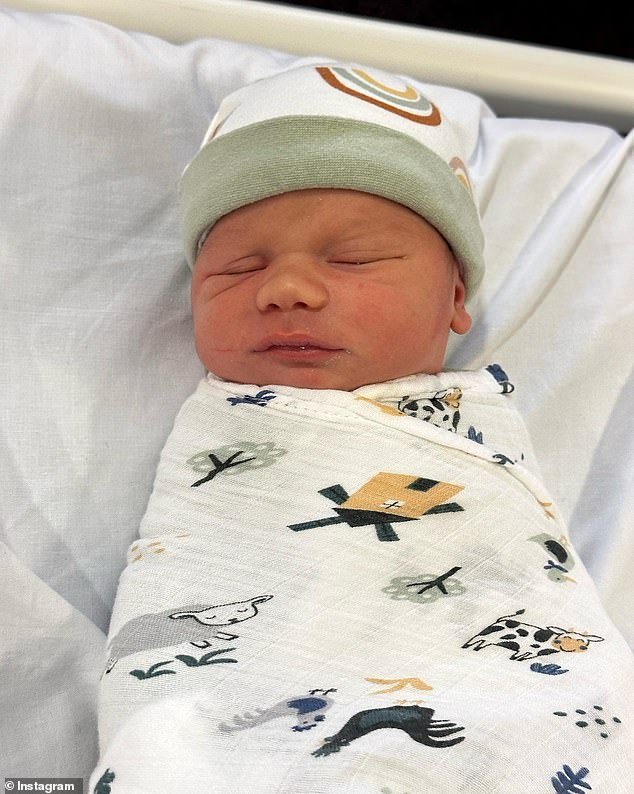 “Drew James Roy Calleja,” Sarah-Jane began, saying his name for the first time.  He was born on October 27, weighed 3.1 kilograms and was 51 centimeters long