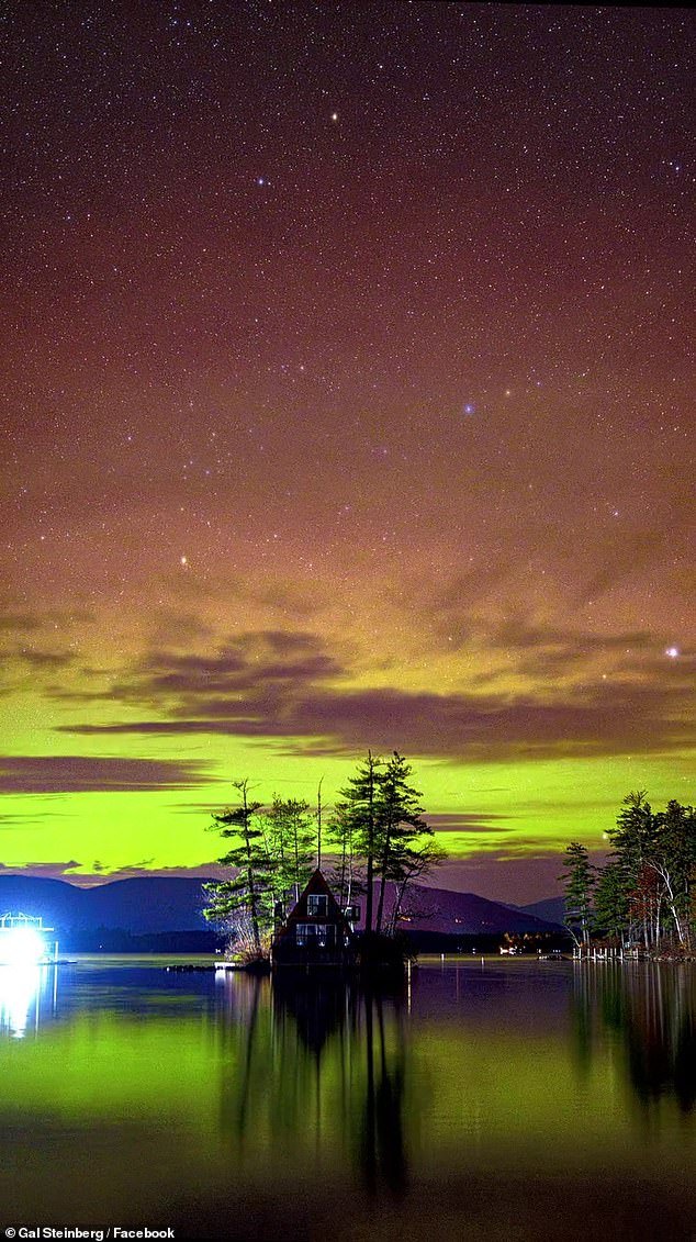 1699396122 886 Breathtaking timelapse video captures the beautiful Northern Lights over Lake