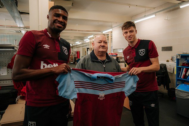 The players met lifelong Hammers fan and veteran Alex Conway who claimed the Poppy Factory 'saved his life'