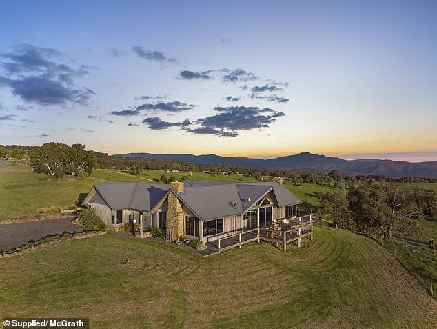 The house overlooks the small town of Merrijig and the Mount Buller alpine ski area, with the property just a 20-minute drive from the latter