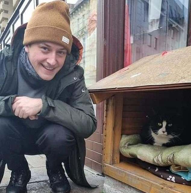 Poland's most famous cat has been trying to lose weight and move off the street into a new home in recent months