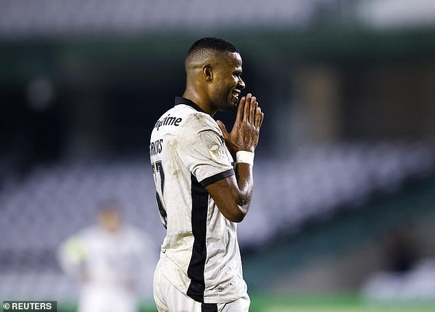 But Coritiba leveled in the 99th minute, much to the dismay of the Botafogo players