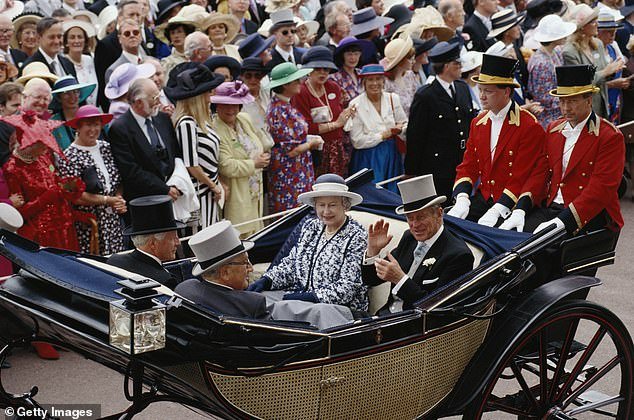 The day after he was awarded his honorary knighthood, Kissinger was the guest of Queen Elizabeth II and the Duke of Edinburgh at Royal Ascot