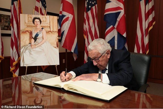 Kissinger pays tribute to Queen Elizabeth II at the Nixon Library following her death in 2022