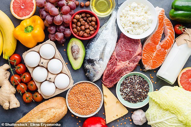 The most important dietary changes to live longer, according to a survey of more than 460,000 people in Britain, are cutting back on sugary drinks and processed meats such as sausage and bacon, while consuming more nuts and whole grains, such as those found in whole grains.  grain bread and healthy breakfast cereals