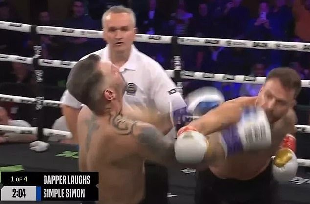 Dapper Laughs (right) knocked his opponent Simple Simon (left) to the canvas after just nine seconds