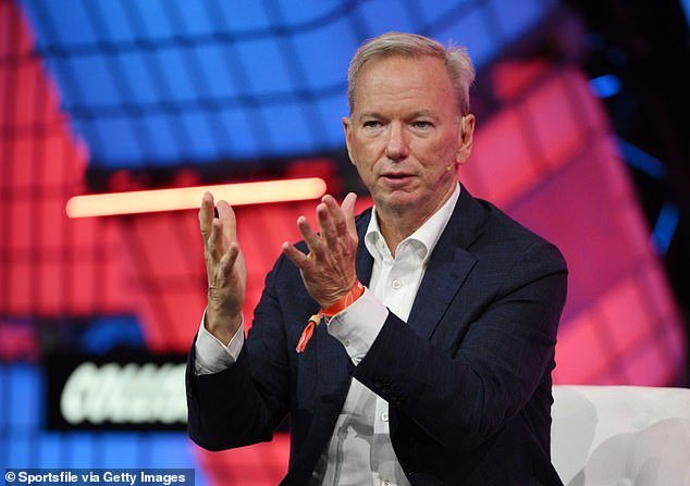 Eric Schmidt warned of the need to regulate artificial intelligence, saying that it may pose a major threat to humanity during the next five years.