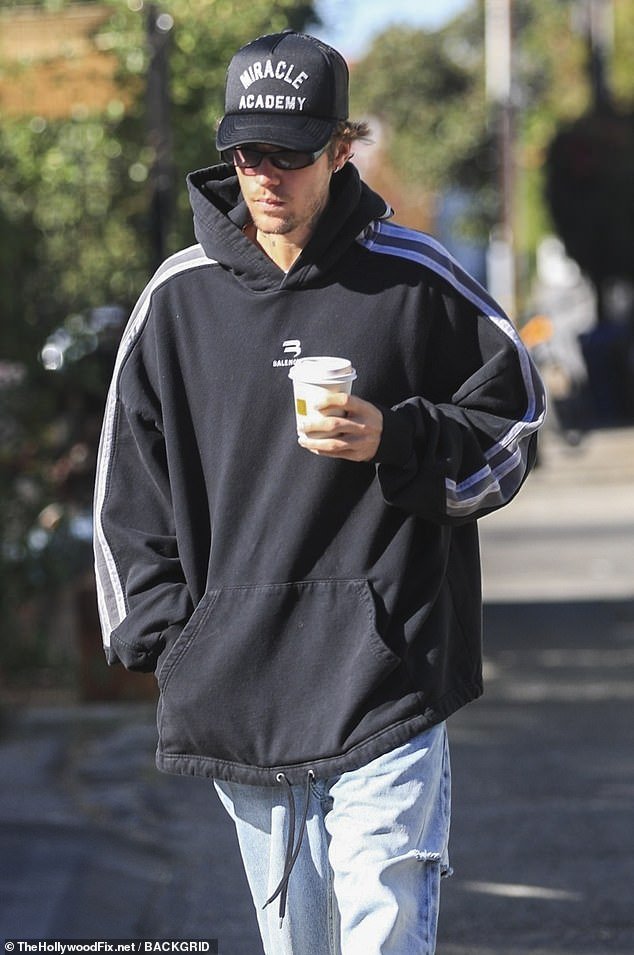 Justin Bieber Steps Out In A Baggy Balenciaga Hoodie While Grabbing ...