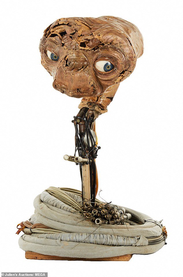Centerpiece: The centerpiece of the auction is an original mechanical 'hero' animatronic head used in the 1982 classic ET The Extra-Terrestrial, created by Carlo Rambaldi