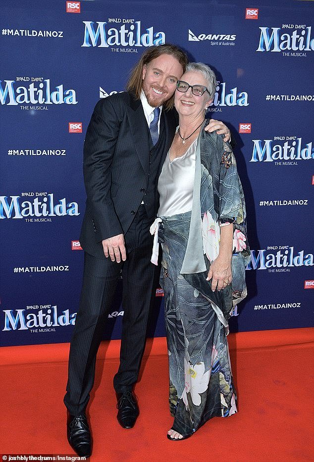 Tim Minchin on Thursday opened up about what led to his heartbreaking decision to continue his performance in Sydney following the death of his mother a day earlier.  In the photo: Tim and his mother Ros in 2016