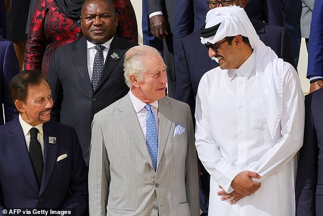 King Charles III (C) speaks with Qatar's Emir Sheikh Tamim bin Hamad Al-Thani (R) as they pose for a photo during the United Nations COP28 climate summit in Dubai on December 1, 2023