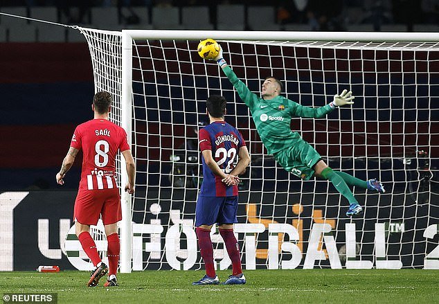 Barcelona's stand-in goalkeeper Inaki Pena made two excellent saves in the second half
