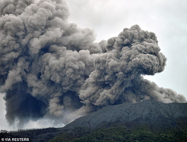 1701668281 188 A vision of hell Indonesian volcano erupts and kills at