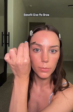 The beauty guru applied Benefit's popular Gimme Brow product for a natural arch