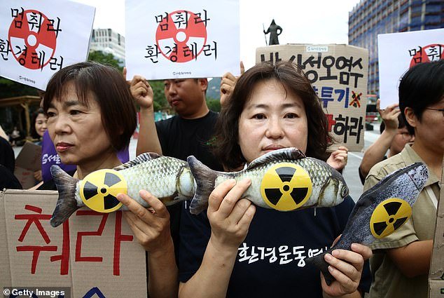 More and more South Korean protesters are taking to the streets to complain about the treatment of toxic water
