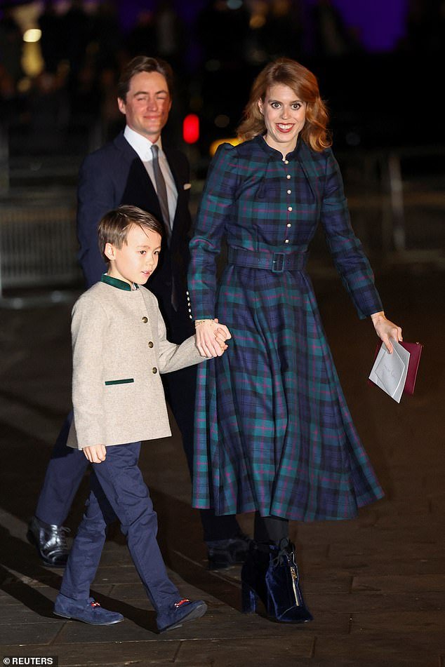 Beatrice beamed as she arrived in the beautiful tartan dress and her trusty suede boots from Zara