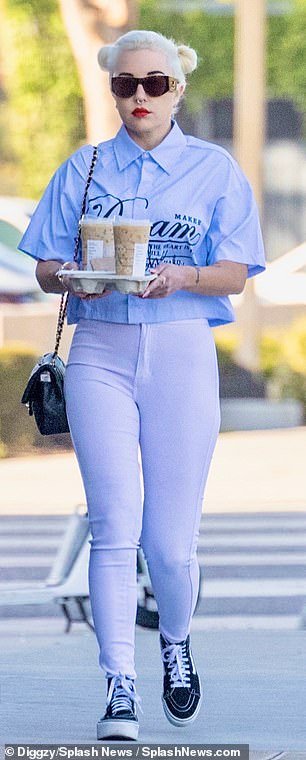 The 37-year-old actress was a dead ringer for Christina Aguilera on Thursday when she showed off her locks during a coffee run