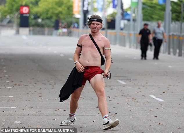 Raver spotted Homebush arriving for the electronic dance festival wearing shorts, sneakers, a hat and a crossbody bag