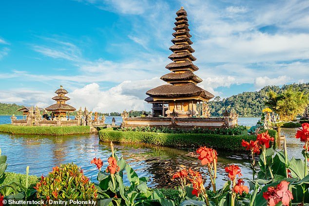 There are several flights to tourist hotspot Bali (photo)