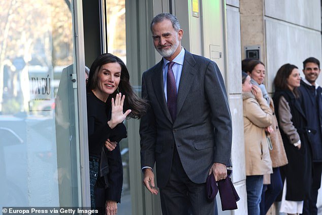 After entering, Letizia stepped out of the restaurant to wave to royal fans who had been waiting for their arrival