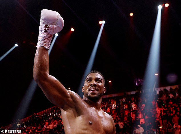 Joshua was back to his best as he completely defeated Otto Wallin, stopping him in the fifth round