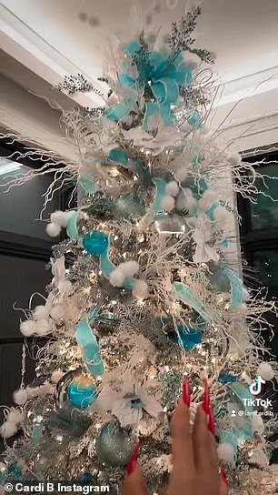 Wave's tree had a silver base with light blue accents and ribbons
