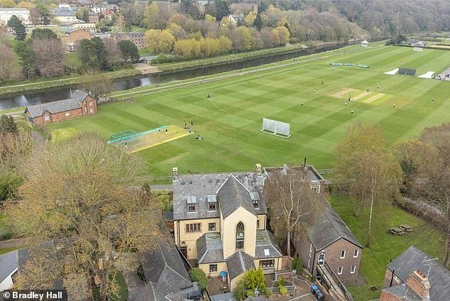 The property offers views over the university playing fields and the riverbanks opposite