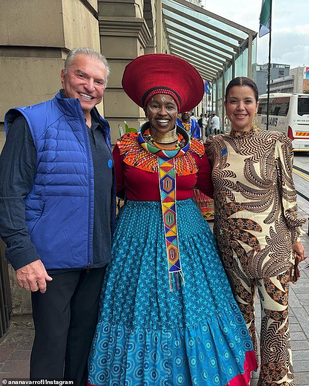 Ana and her husband Al Cárdenas pose with a South African woman during their holiday