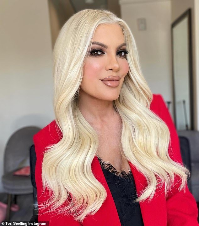 Tori Spelling shared an incredible glamor photo of herself rocking a sensational holiday ensemble on her Instagram on Thursday